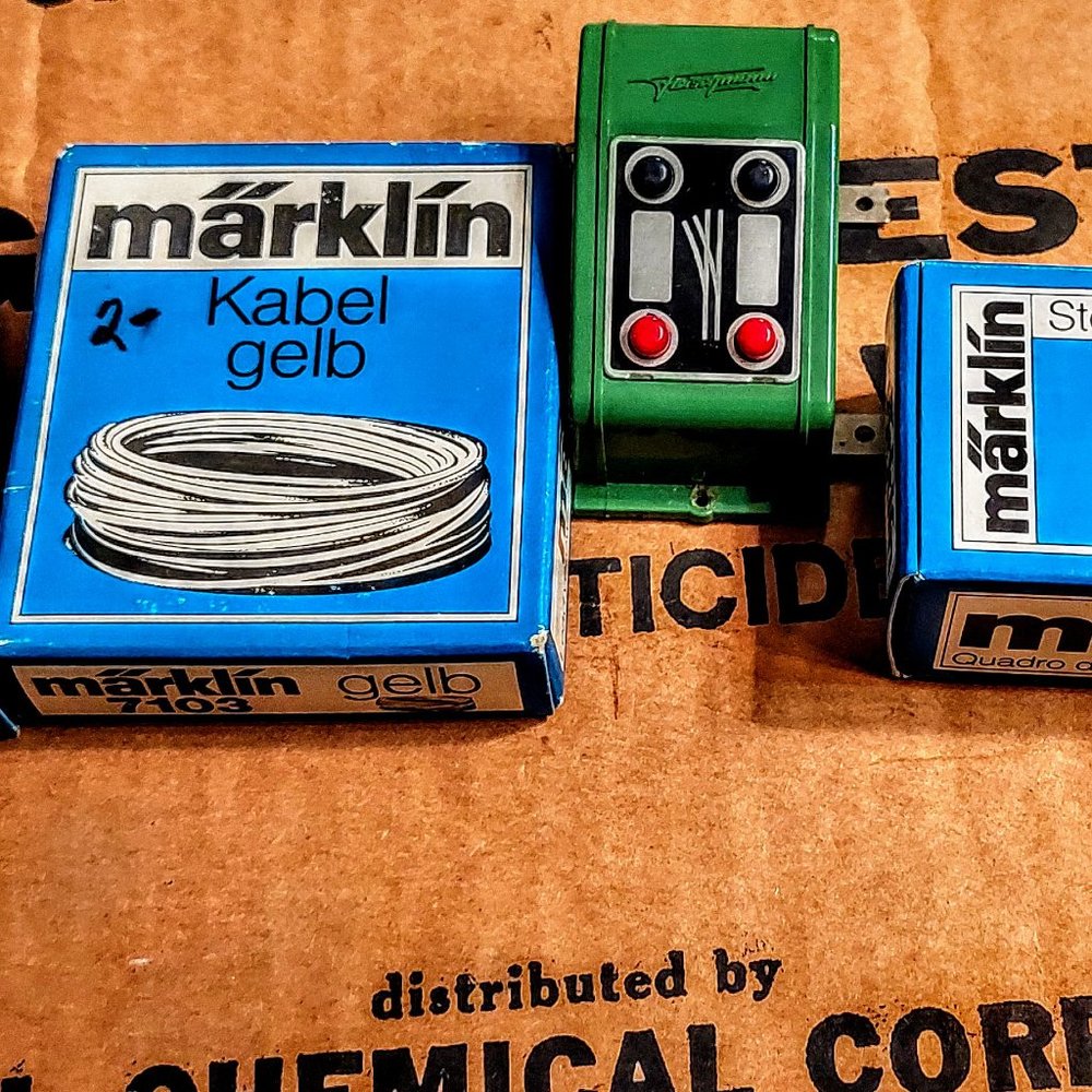 Marklin Train Switch/electronics bundle - Picture 2 of 2